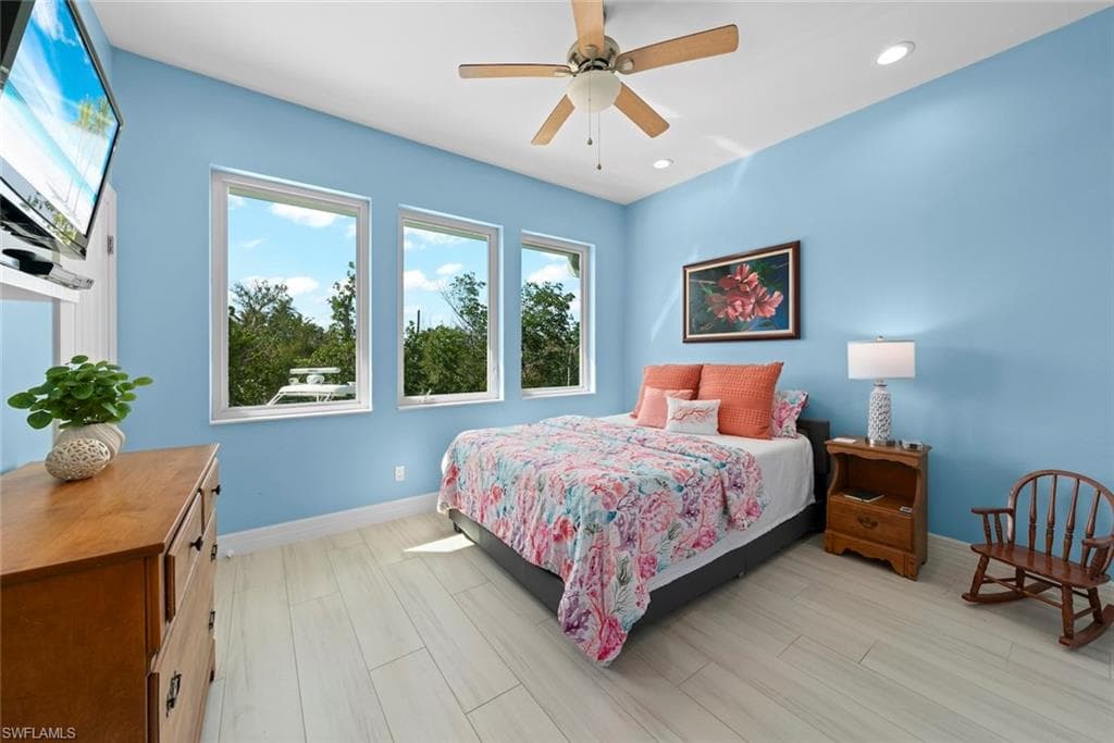 6450 Pine AVE, SANIBEL FL 33957-32