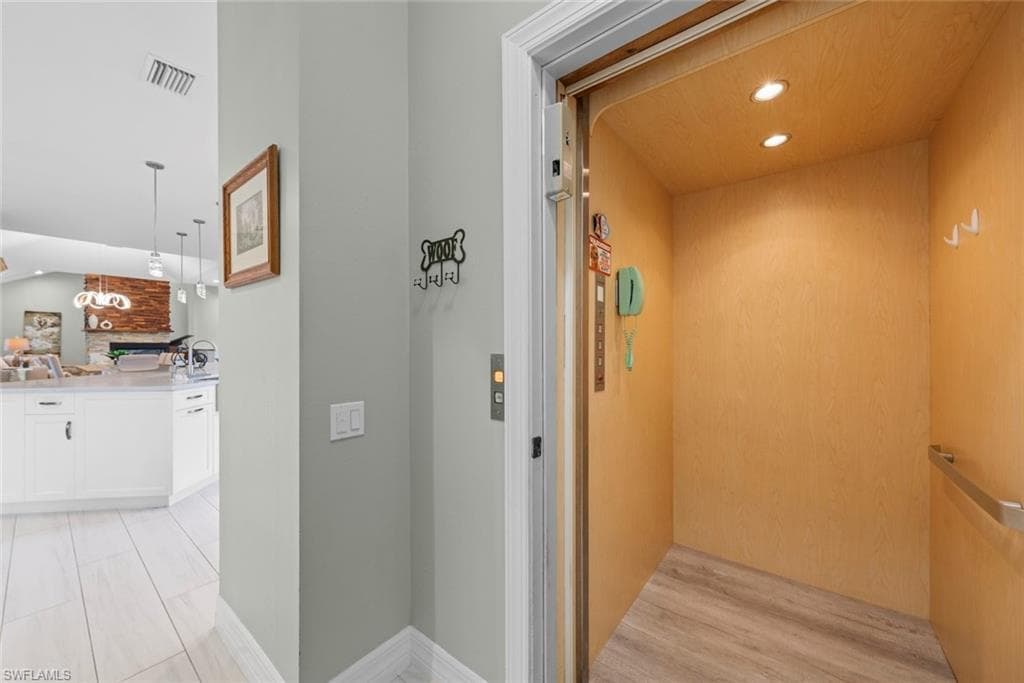 6450 Pine AVE, SANIBEL FL 33957-36