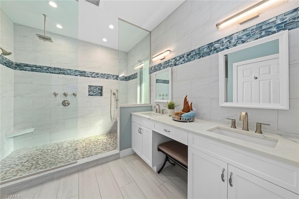 6450 Pine AVE, SANIBEL FL 33957-28