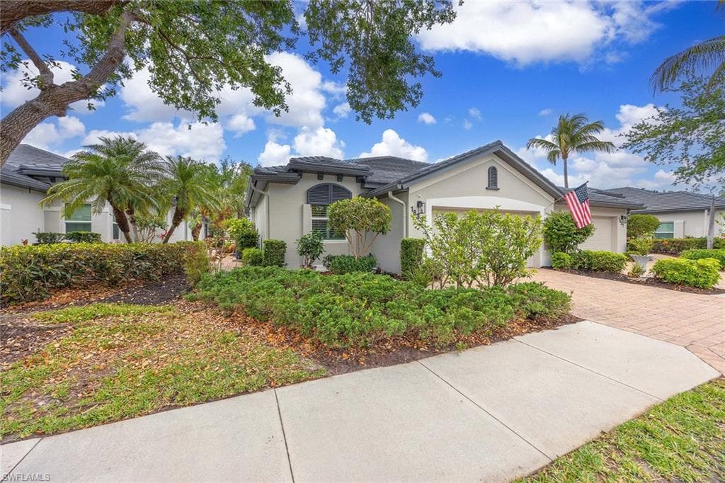 1833 Tarpon Bay DR S # 73, NAPLES FL 34119-1