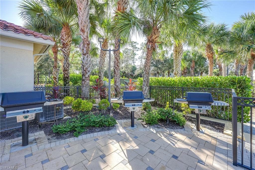1833 Tarpon Bay DR S # 73, NAPLES FL 34119-37