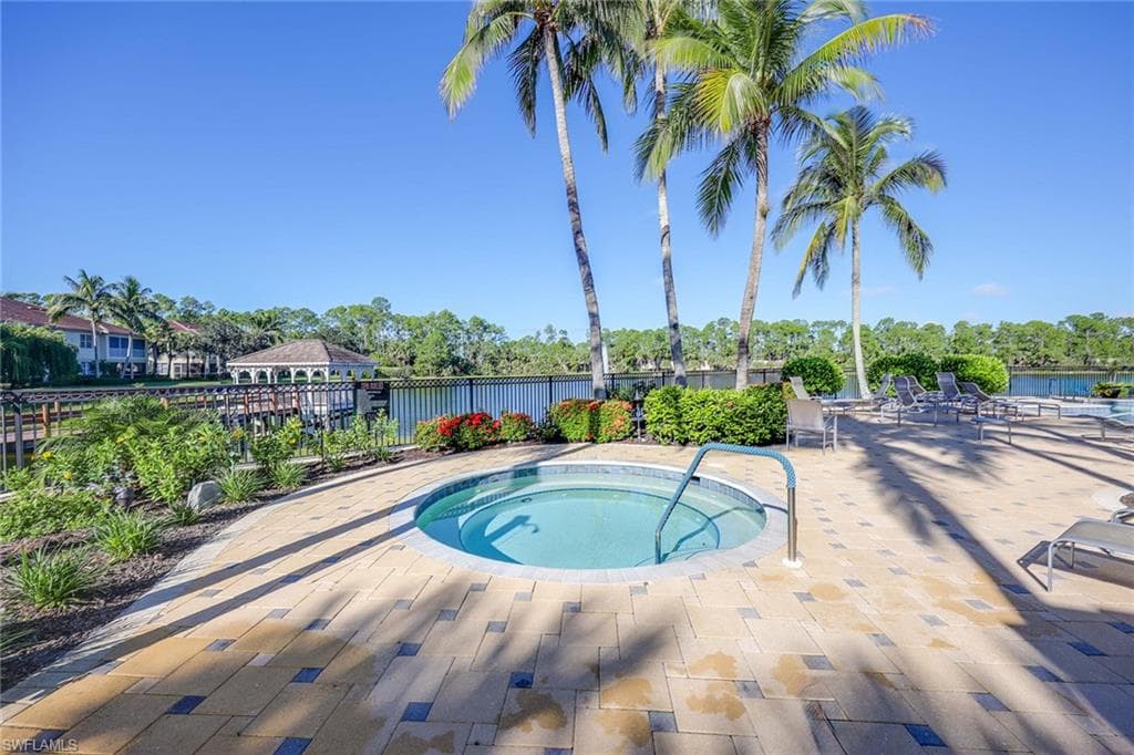 1833 Tarpon Bay DR S # 73, NAPLES FL 34119-36