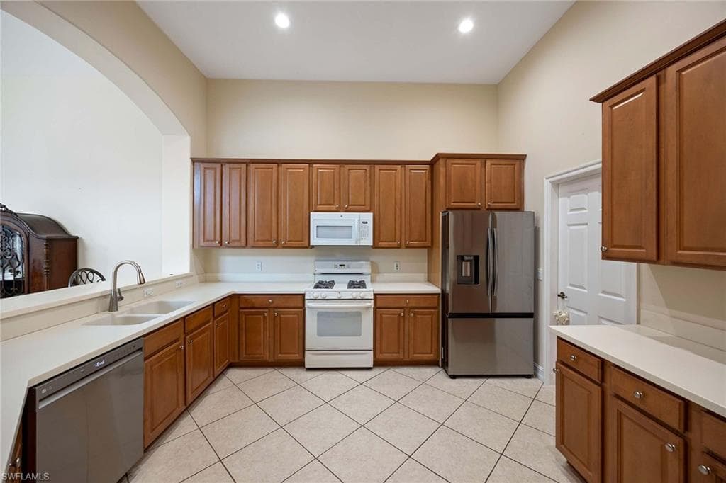 1833 Tarpon Bay DR S # 73, NAPLES FL 34119-10