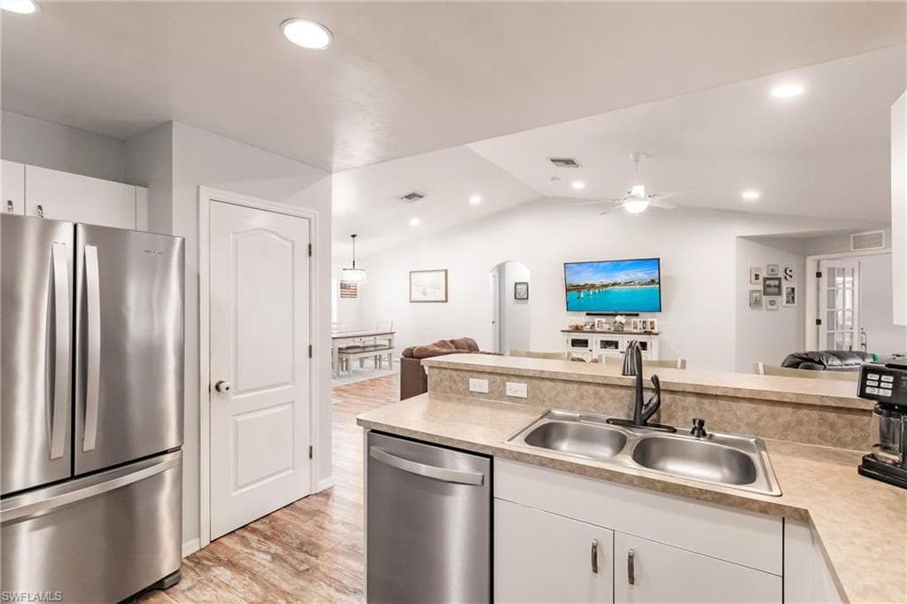 324 Parkdale BLVD-11