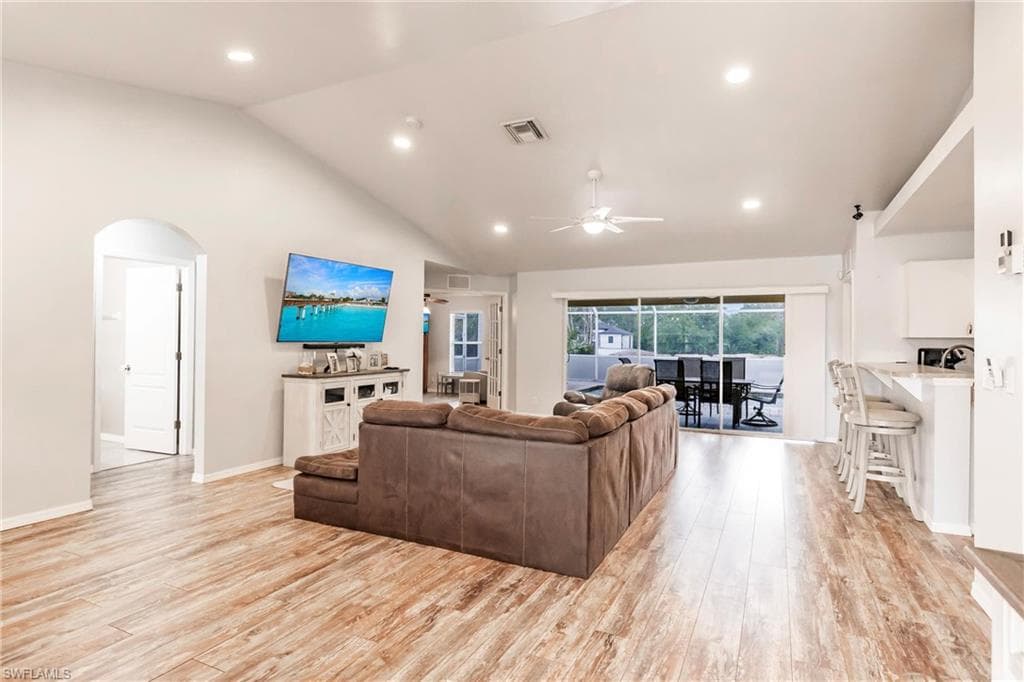 324 Parkdale BLVD-3