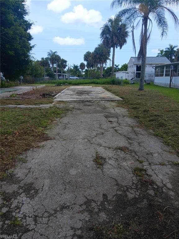 46 Derhenson DR, NAPLES FL 34114-1