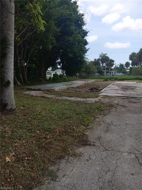 46 Derhenson DR, NAPLES FL 34114-2
