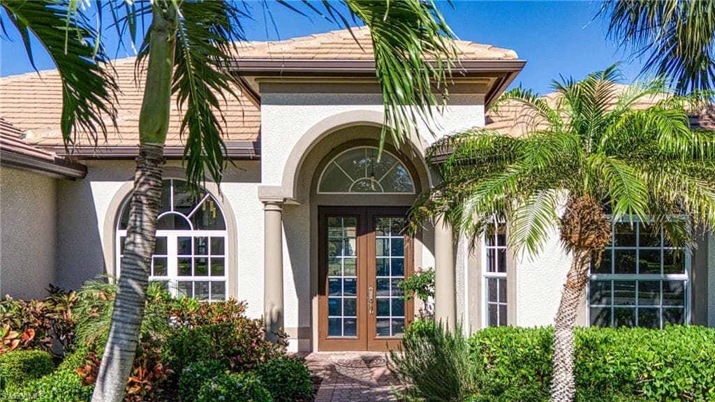 379 Cypress WAY W, NAPLES FL 34110-2
