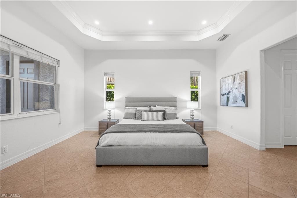 379 Cypress WAY W, NAPLES FL 34110-32