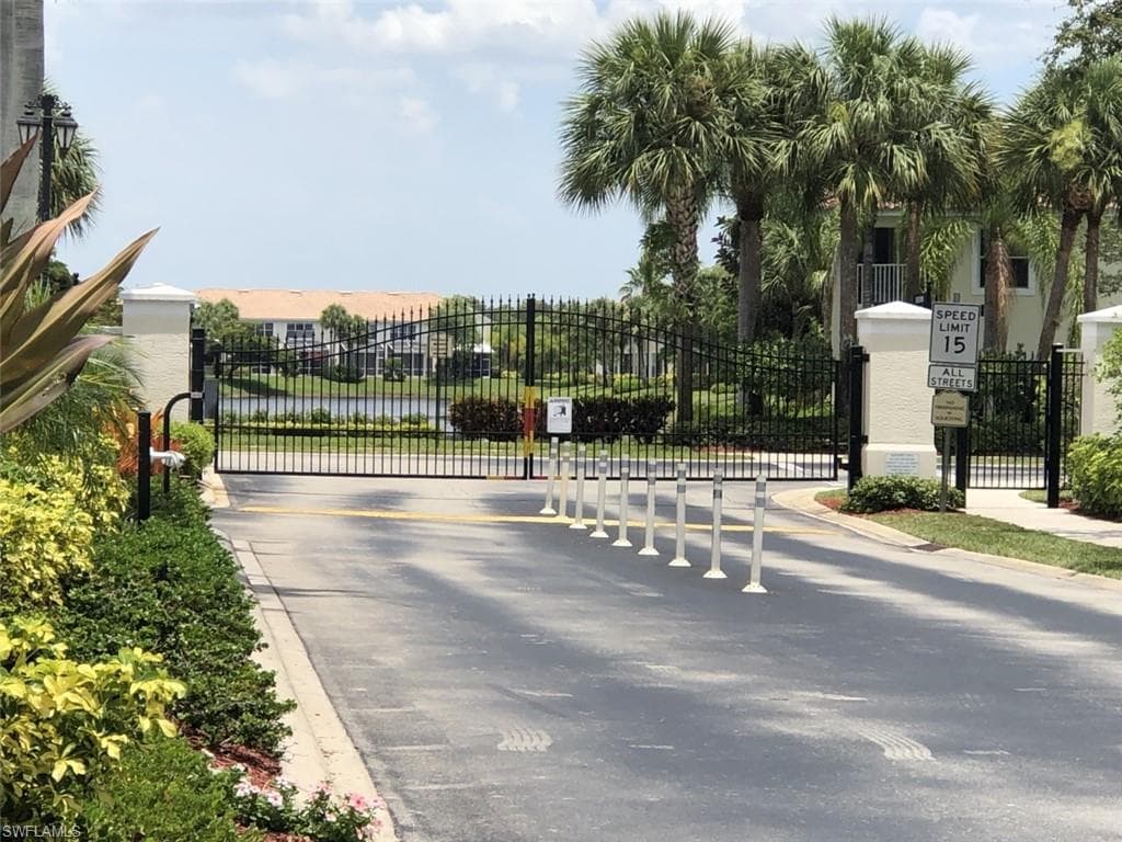 1380 Tiffany LN # 2204, NAPLES FL 34105-26