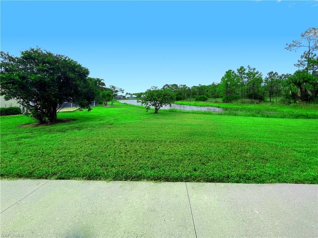 5390 Whitten DR, NAPLES FL 34104-2