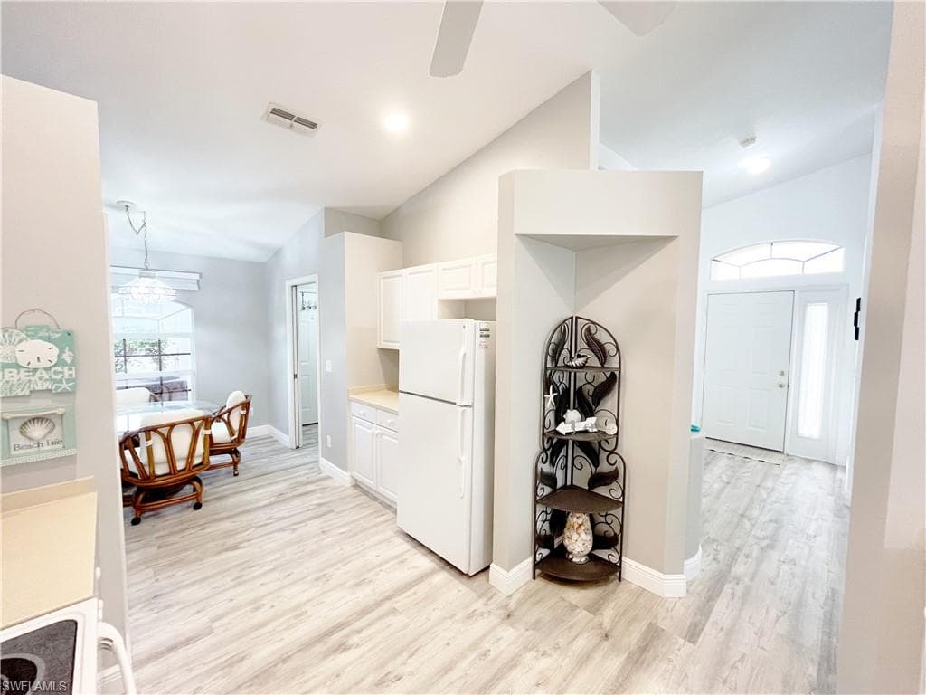 5390 Whitten DR, NAPLES FL 34104-4