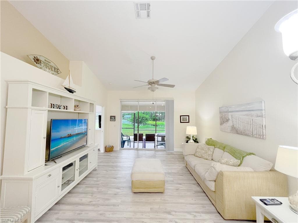 5390 Whitten DR, NAPLES FL 34104-3