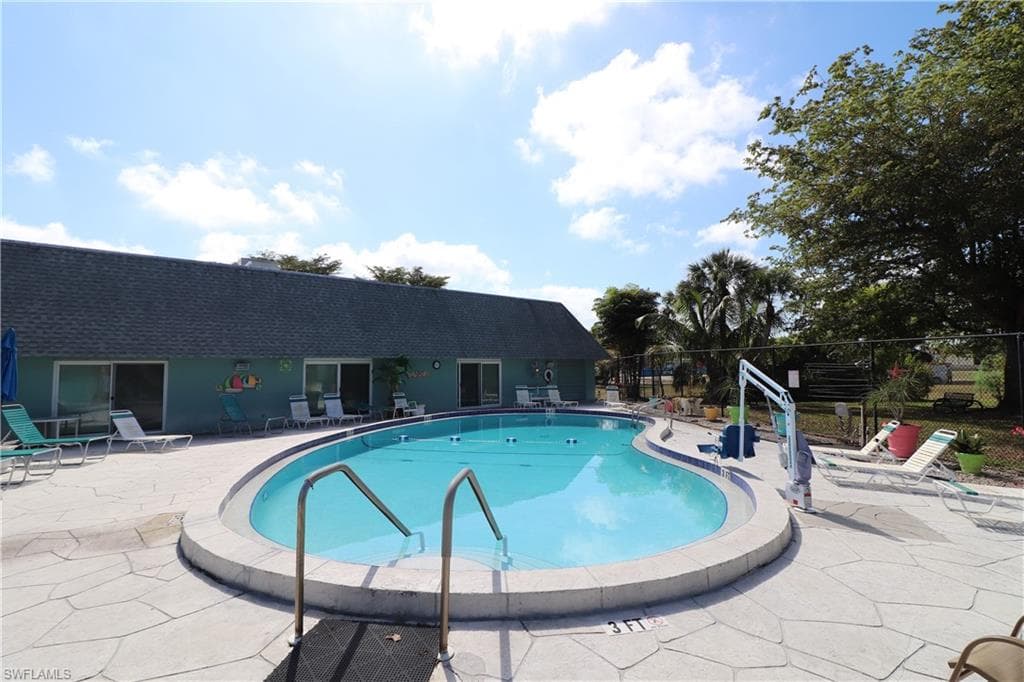 221 Grassy Key LN # 174, NAPLES FL 34114-35