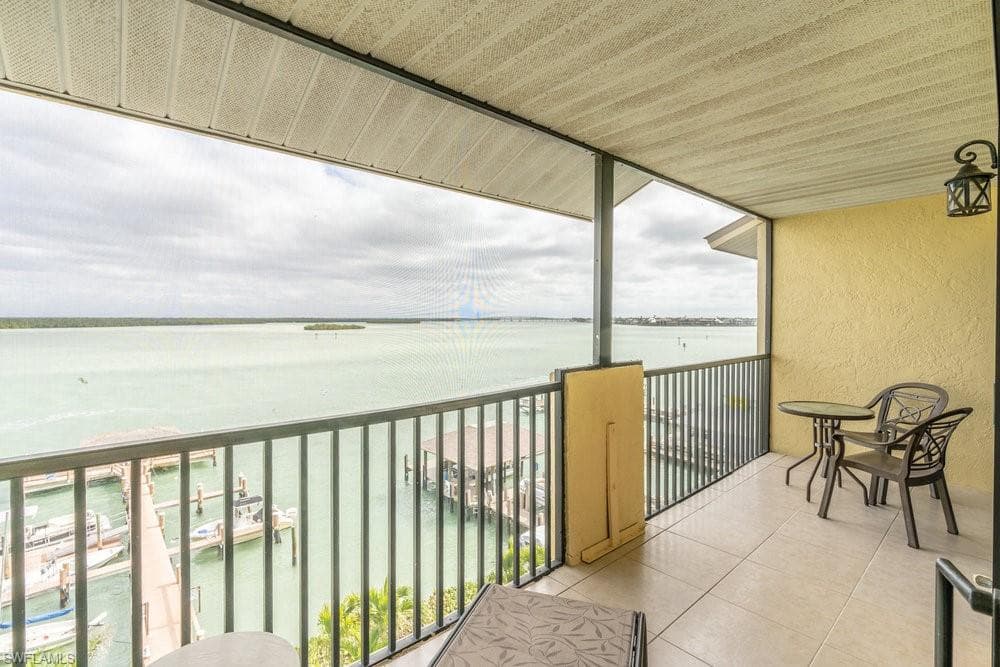 10 Tampa PL # 402, MARCO ISLAND FL 34145-21
