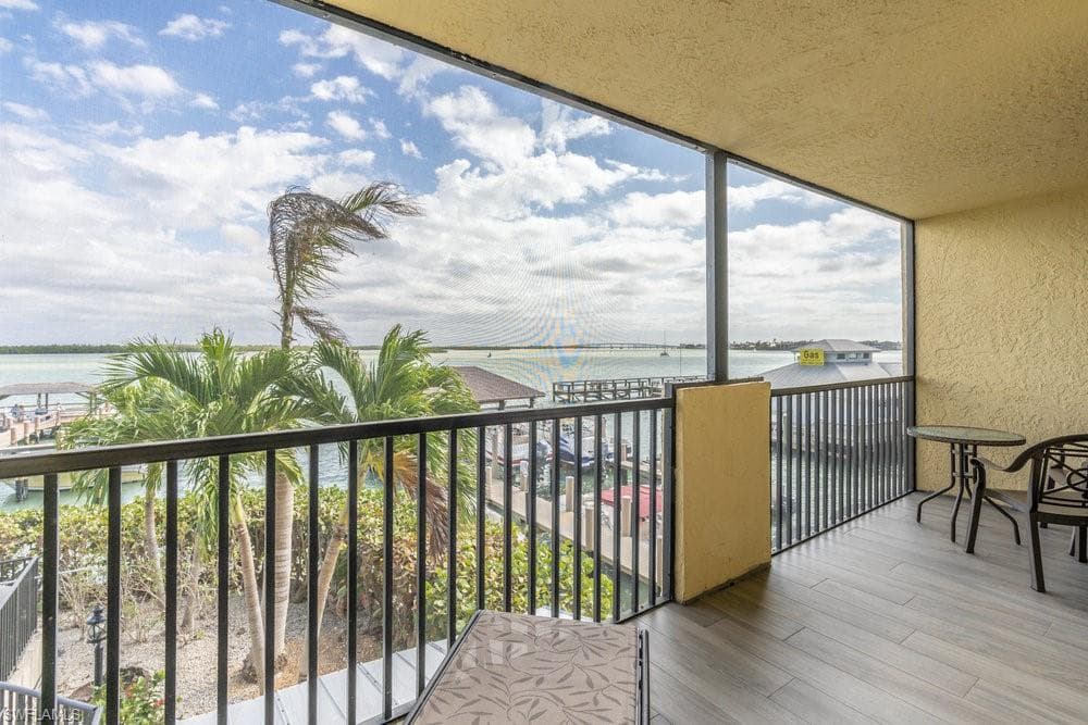 10 Tampa PL # 402, MARCO ISLAND FL 34145-19