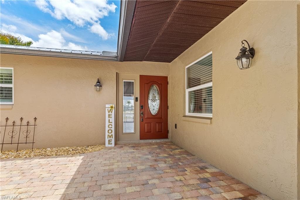 2020 Aruba AVE, FORT MYERS FL 33905-5