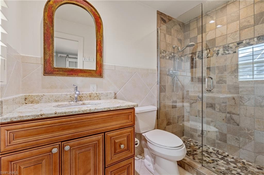 2020 Aruba AVE, FORT MYERS FL 33905-19