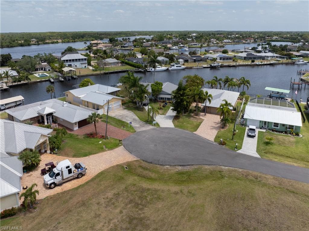 2020 Aruba AVE, FORT MYERS FL 33905-39