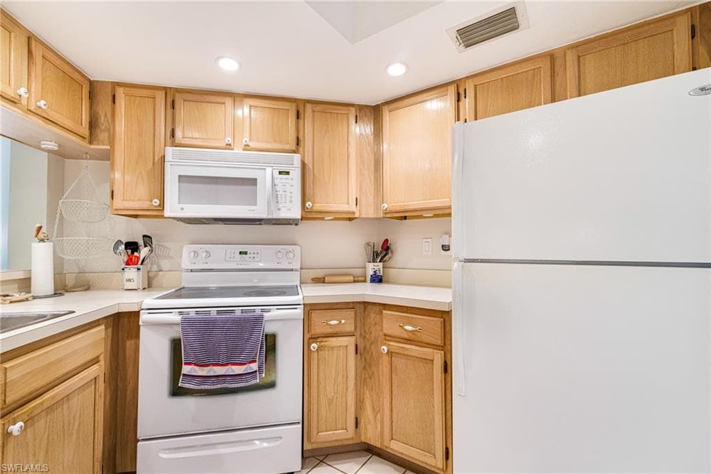 9648 Windsor Gardens LN # 104, FORT MYERS FL 33919-8