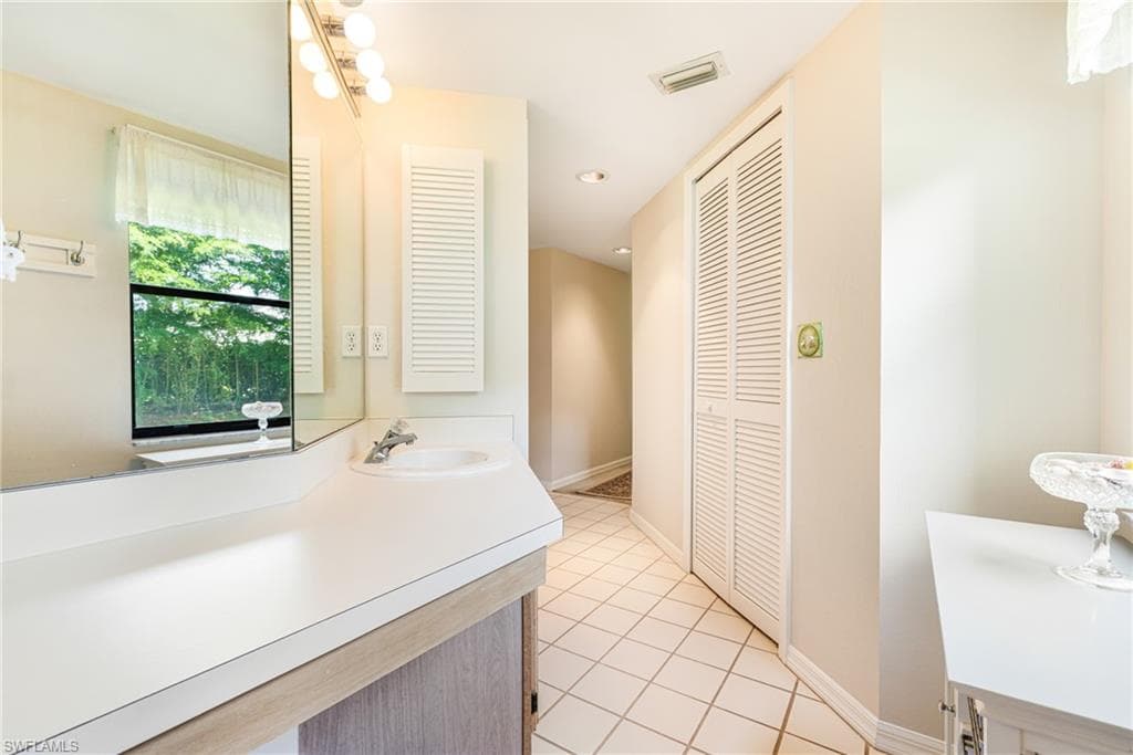 9648 Windsor Gardens LN # 104, FORT MYERS FL 33919-18
