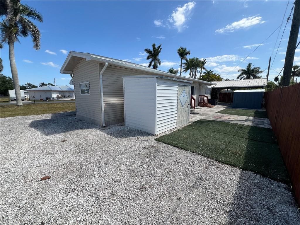 12071 Palm DR, FORT MYERS FL 33908-15