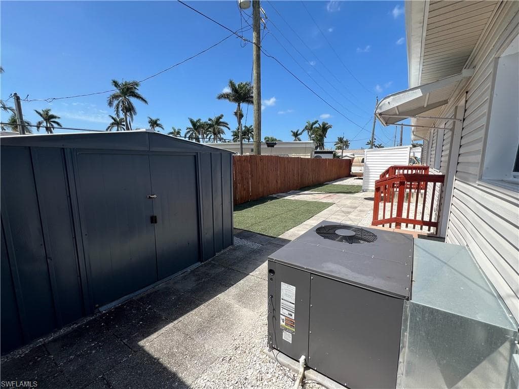 12071 Palm DR, FORT MYERS FL 33908-8