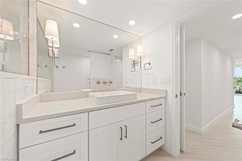 200 Periwinkle WAY # 111, SANIBEL FL 33957-27