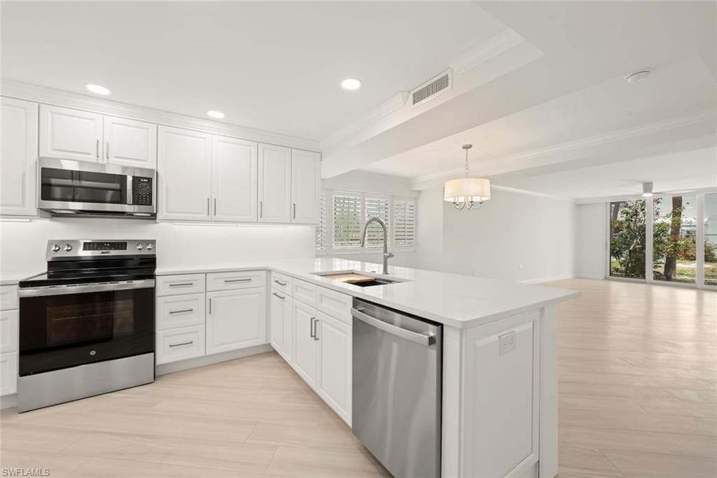200 Periwinkle WAY # 111, SANIBEL FL 33957-8