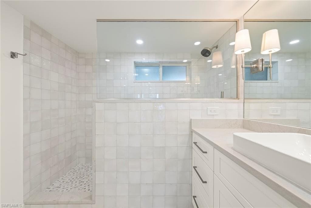 200 Periwinkle WAY # 111, SANIBEL FL 33957-29