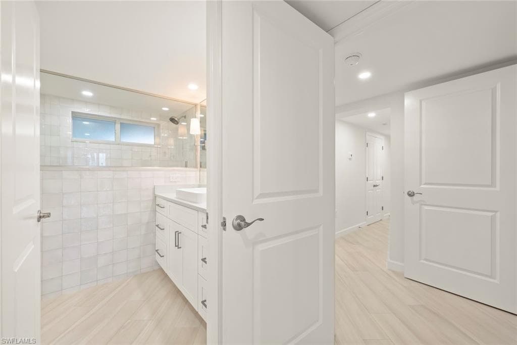 200 Periwinkle WAY # 111, SANIBEL FL 33957-32