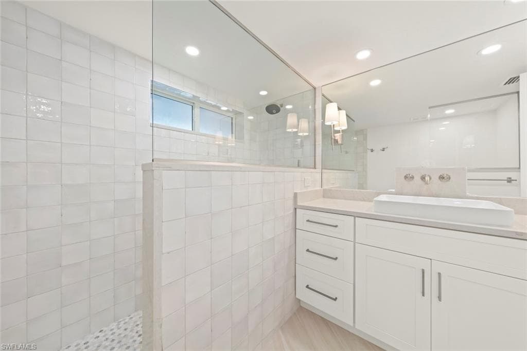 200 Periwinkle WAY # 111, SANIBEL FL 33957-28