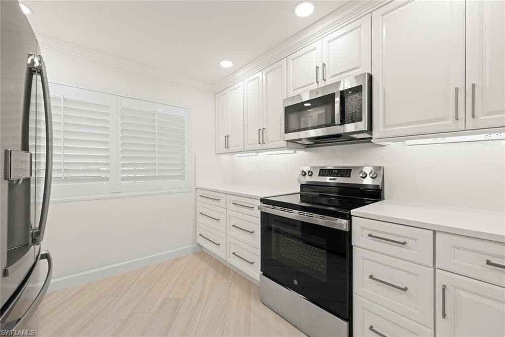200 Periwinkle WAY # 111, SANIBEL FL 33957-7