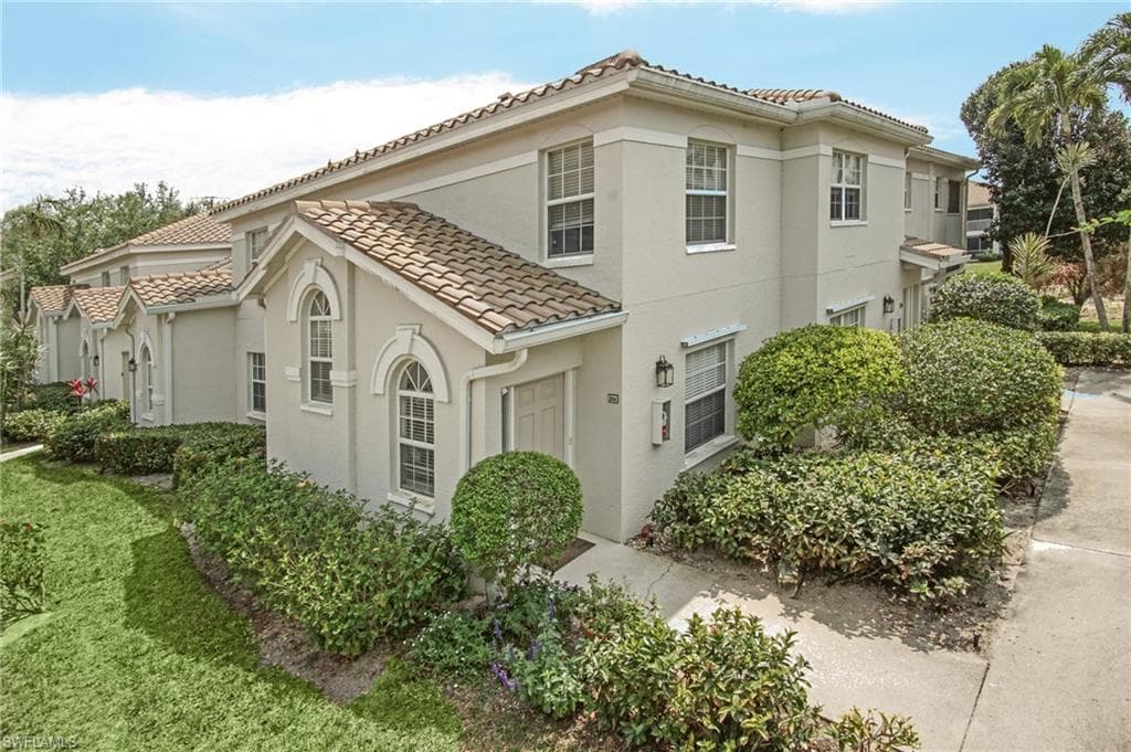 6910 Satinleaf RD N # 204, NAPLES FL 34109-2