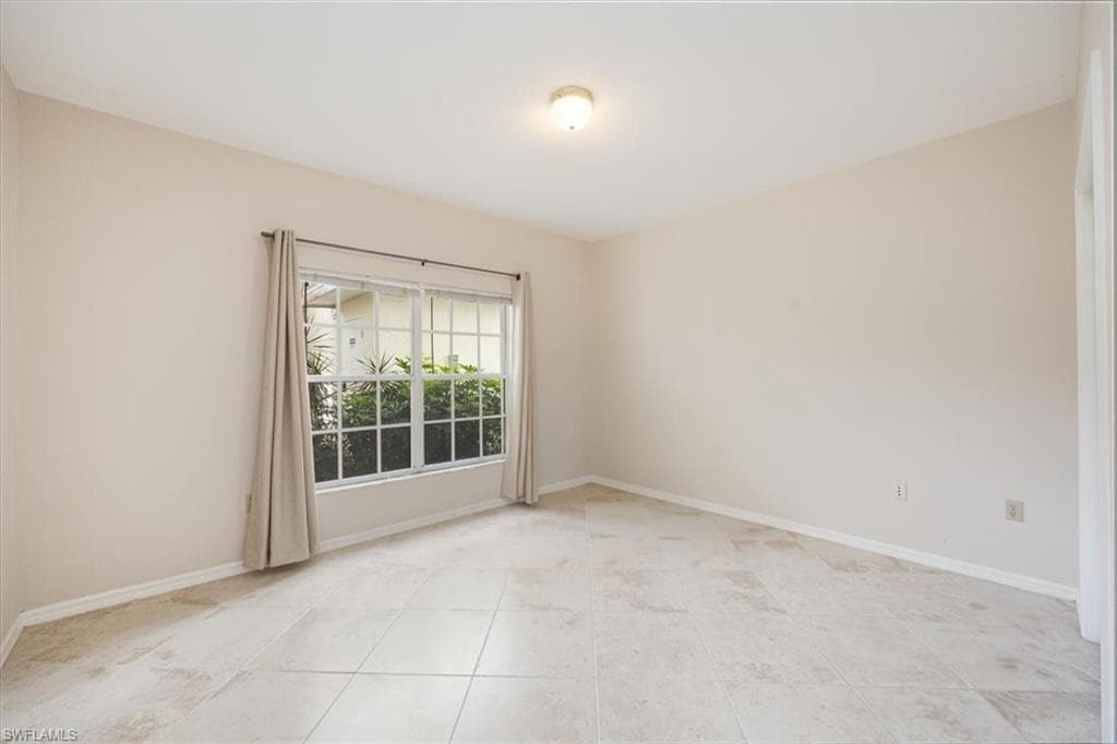 6025 Chardonnay LN # 103, NAPLES FL 34119-30
