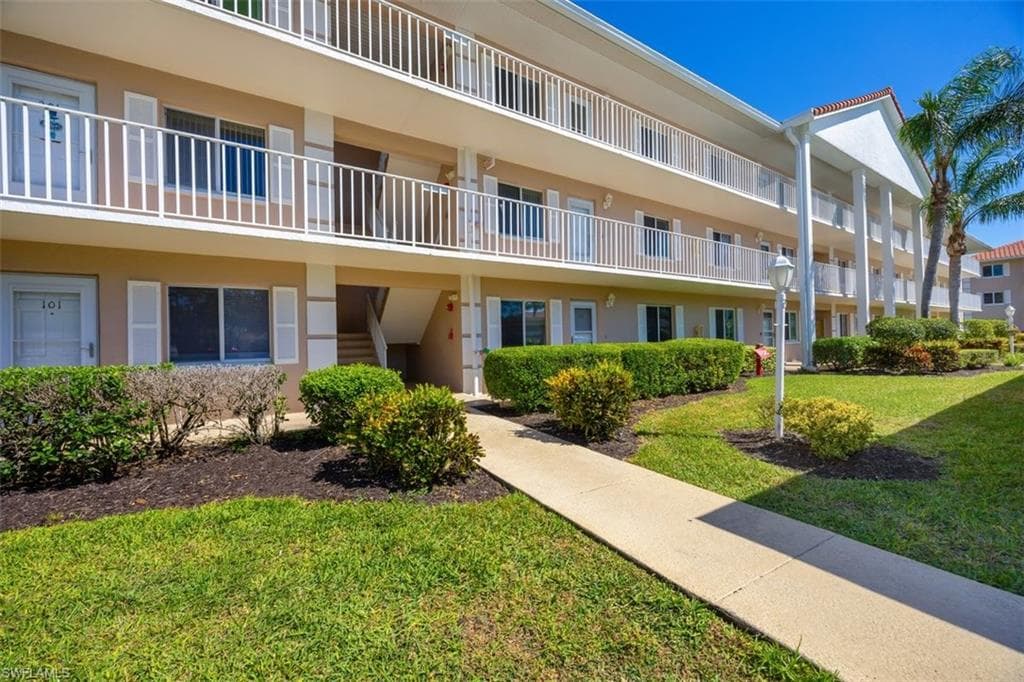 5980 Amherst DR # D202, NAPLES FL 34112-1