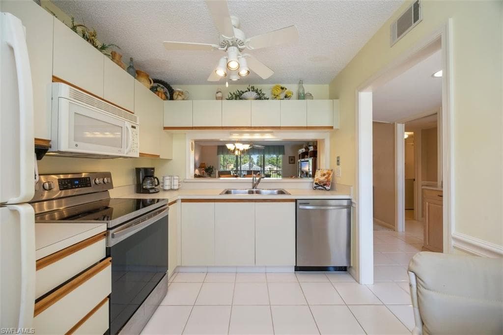 5980 Amherst DR # D202, NAPLES FL 34112-4