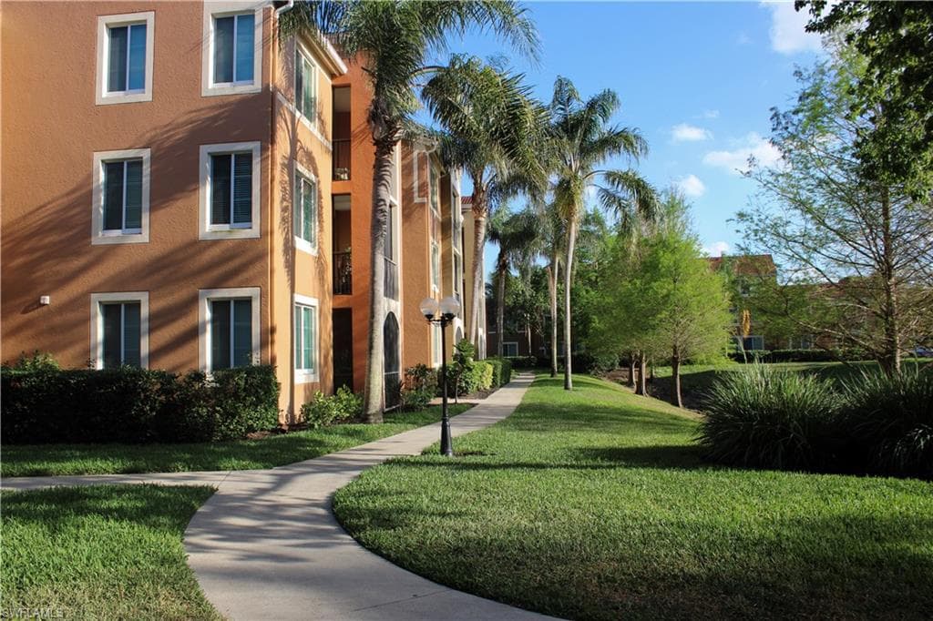 1190 Reserve WAY # 302, NAPLES FL 34105-21