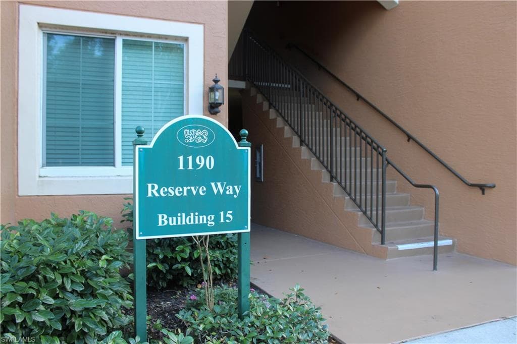 1190 Reserve WAY # 302, NAPLES FL 34105-17