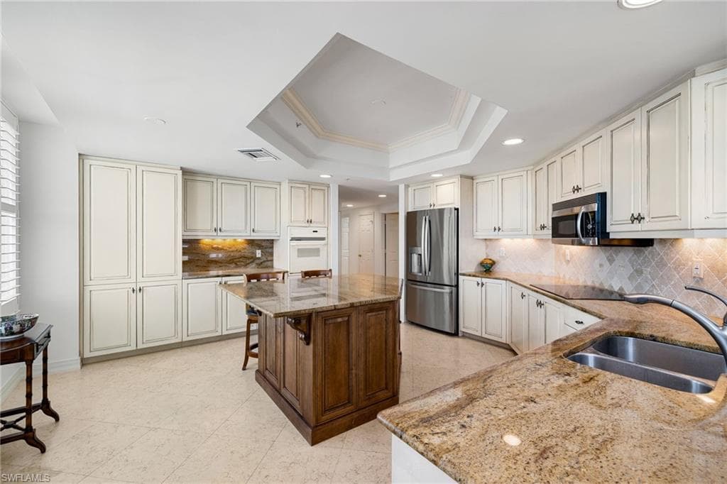 435 DOCKSIDE DR # A804, NAPLES FL 34110-15