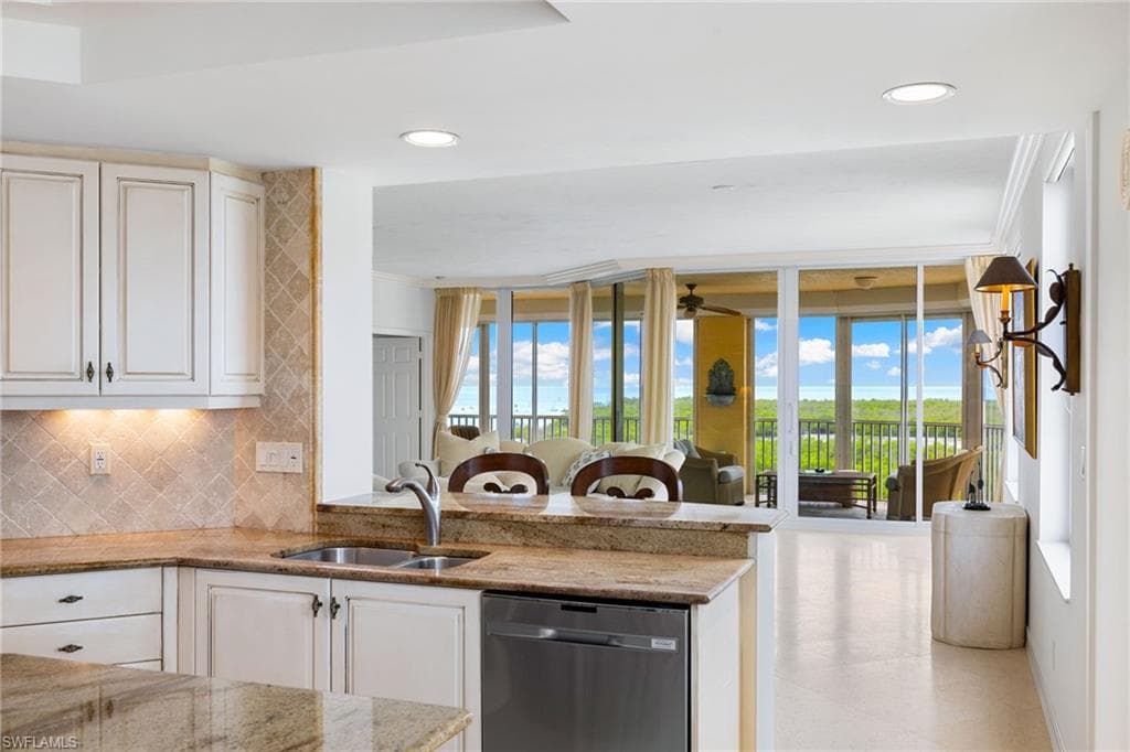 435 DOCKSIDE DR # A804, NAPLES FL 34110-17