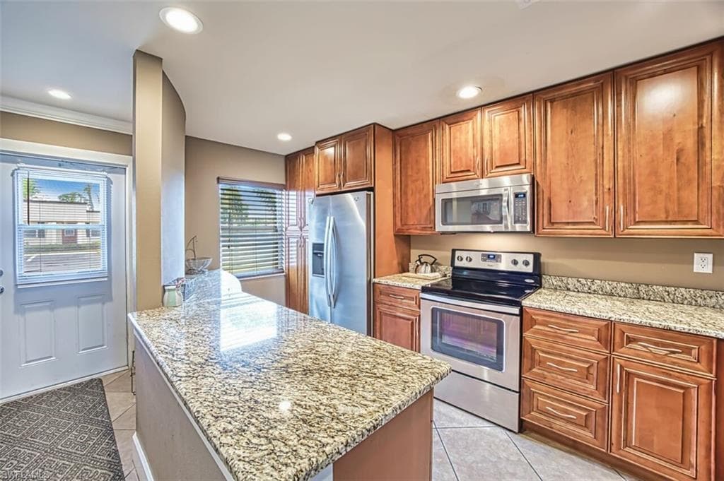 120 Gledhill CT, FORT MYERS FL 33919-3