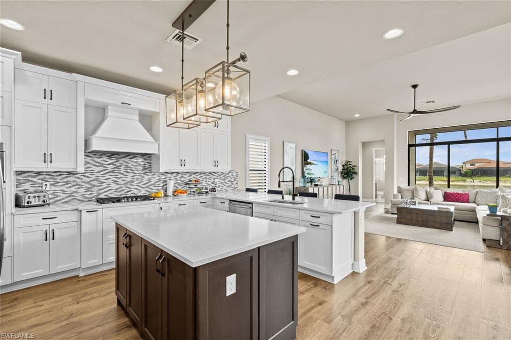 4644 Azalea DR, NAPLES FL 34119-6