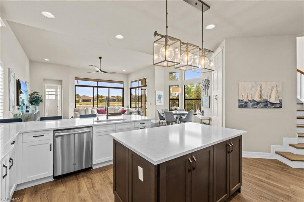 4644 Azalea DR, NAPLES FL 34119-7