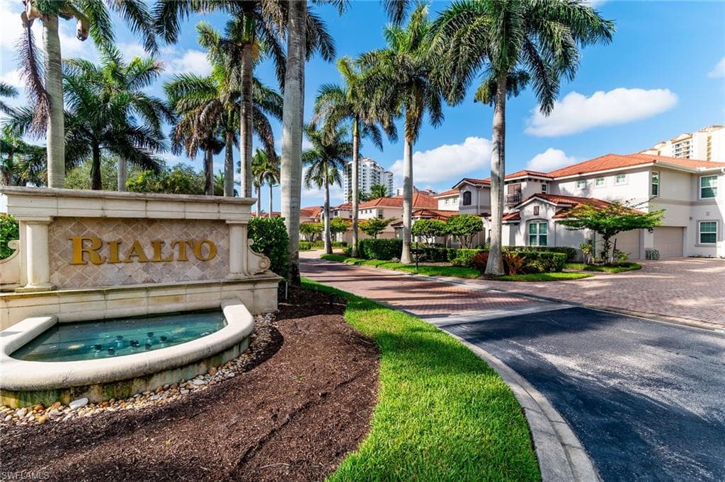 1286 Rialto WAY # 202, NAPLES FL 34114-46
