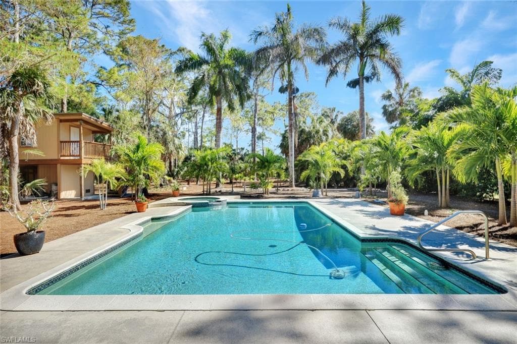 5660 English Oaks LN, NAPLES FL 34119-10