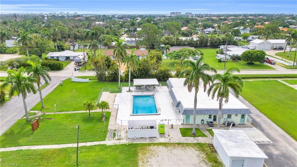 99 Oak LN, FORT MYERS FL 33908-2