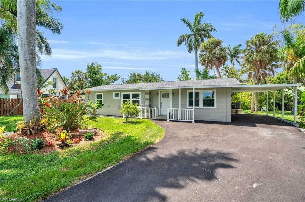 135 Standish CIR, NORTH FORT MYERS FL 33903-1