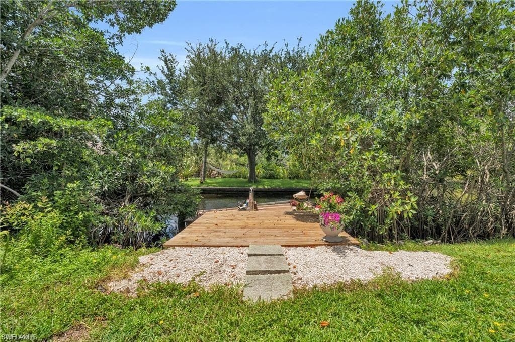 135 Standish CIR, NORTH FORT MYERS FL 33903-7