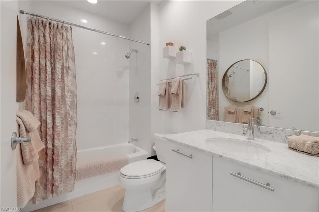 3000 Oasis Grand BLVD, FORT MYERS FL 33916-22